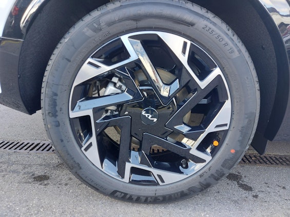 Vehicle image 32 Vehicle image 32