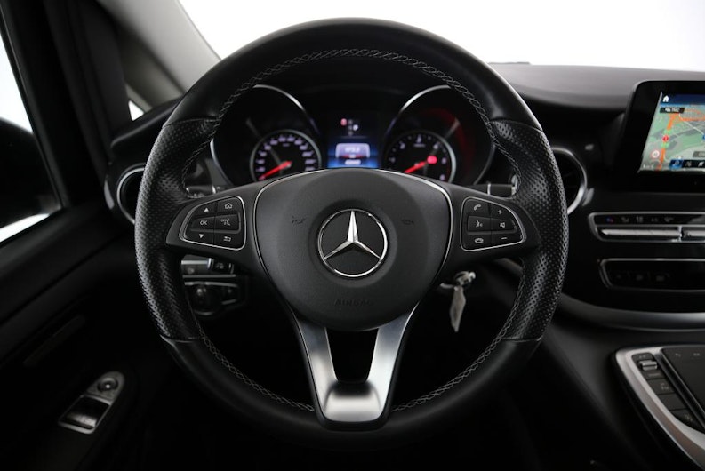 Vehicle image MERCEDES-BENZ V 250