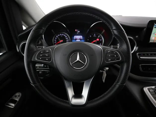 Mercedes-Benz V 250 d lang 4matic personnes à mobilité réduite (PMR)