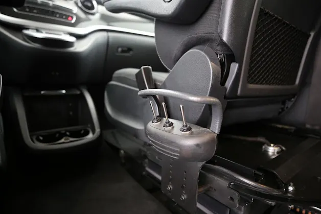 Mercedes-Benz V 250 d lang 4matic personnes à mobilité réduite (PMR)