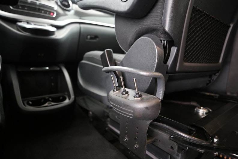 Vehicle image MERCEDES-BENZ V 250