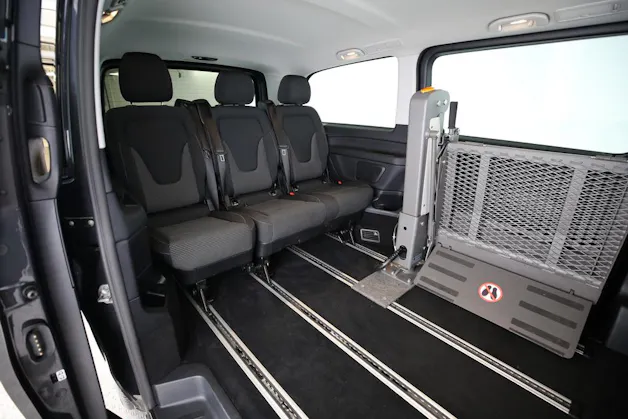 Mercedes-Benz V 250 d lang 4matic personnes à mobilité réduite (PMR)