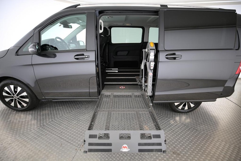 Vehicle image MERCEDES-BENZ V 250