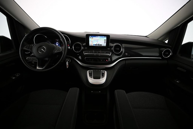 Vehicle image MERCEDES-BENZ V 250