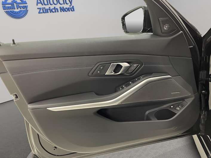 Vehicle image BMW 3 SERIES