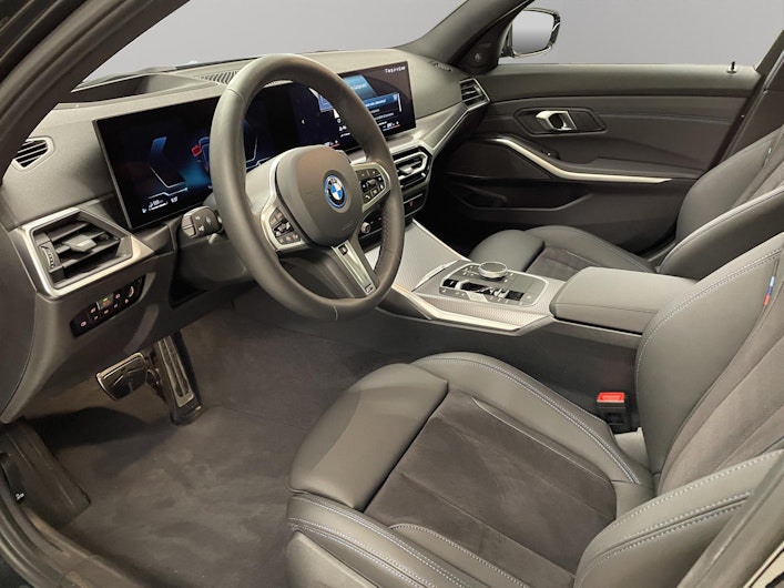 Vehicle image BMW 3 SERIES