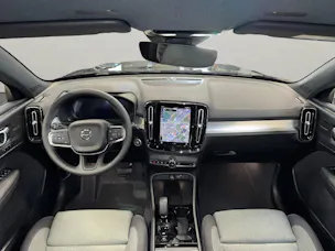 Volvo XC40 2.0 B3 MH Plus Dark