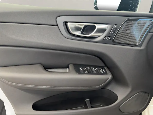 Volvo XC60 2.0 B5 MH Ultra Dark AWD