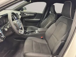 Volvo XC40 2.0 B3 MH Plus Dark