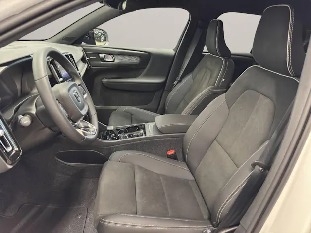 Volvo XC40 2.0 B3 MH Plus Dark
