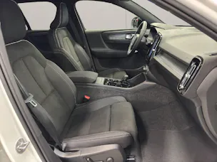 Volvo XC40 2.0 B3 MH Plus Dark