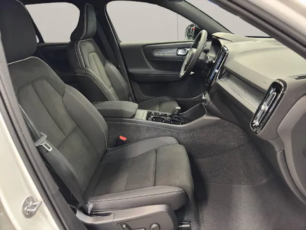Volvo XC40 2.0 B3 MH Plus Dark