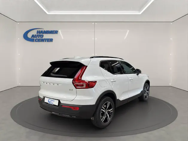 Volvo XC40 2.0 B3 MH Plus Dark