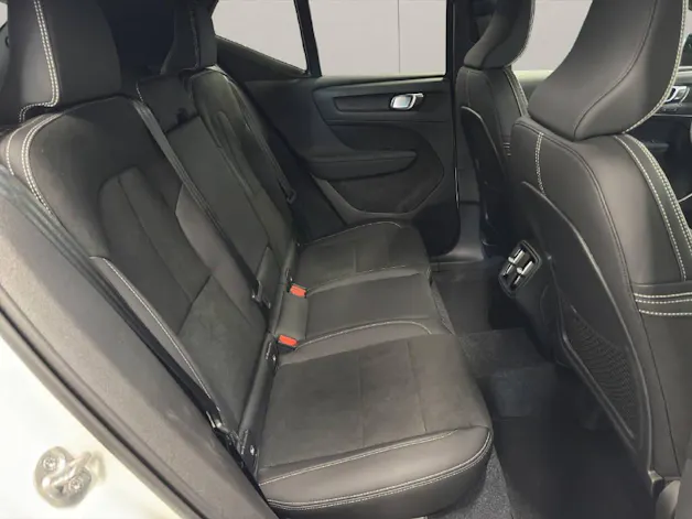 Volvo XC40 2.0 B3 MH Plus Dark