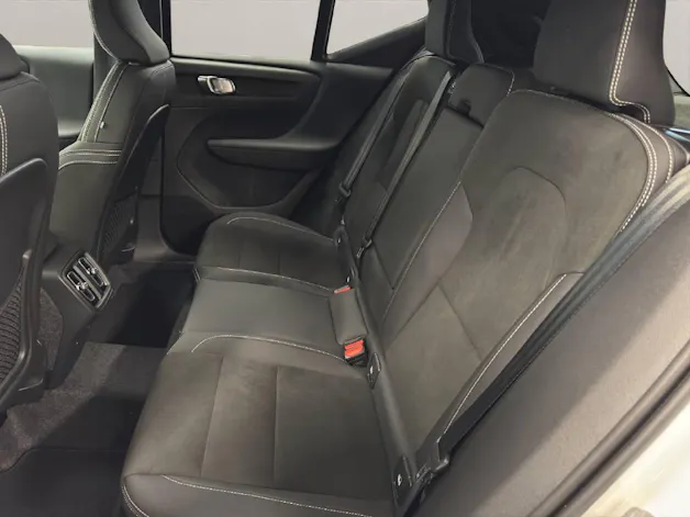 Volvo XC40 2.0 B3 MH Plus Dark