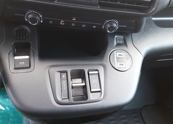 Vehicle image 13 Vehicle image 13