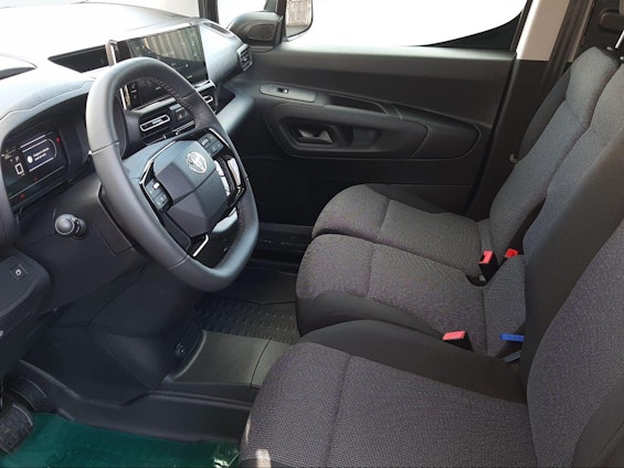 Vehicle image 12 Vehicle image 12