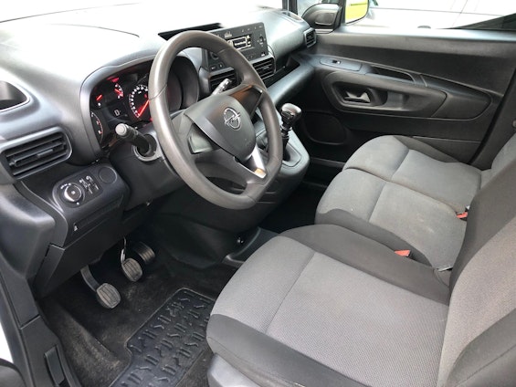 Vehicle image 3 Vehicle image 3