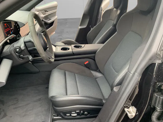 Porsche Taycan 4S Cross Turismo / 5 places