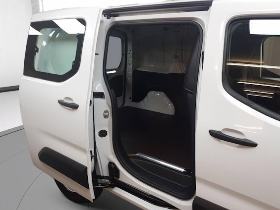 Vehicle image 10 Vehicle image 10