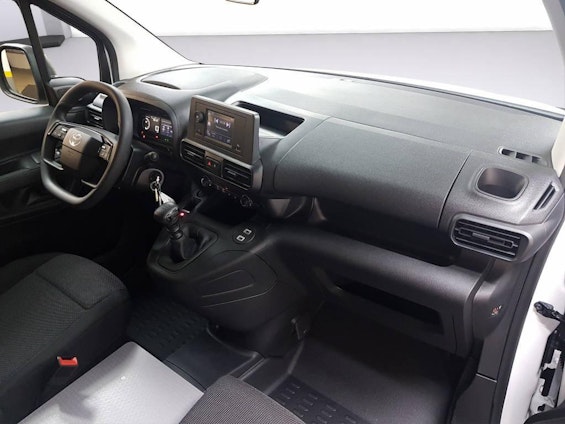 Vehicle image 7 Vehicle image 7