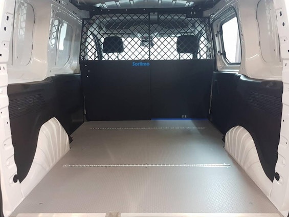 Vehicle image 10 Vehicle image 10