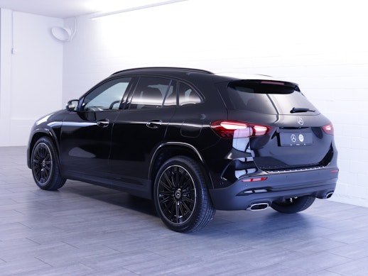 MERCEDES-BENZ GLA 220 d Swiss Star AMG Line 4matic 3