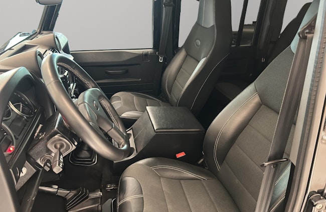 Vehicle image 4 Vehicle image 4