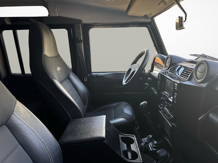 Vehicle image LAND ROVER DEFENDER