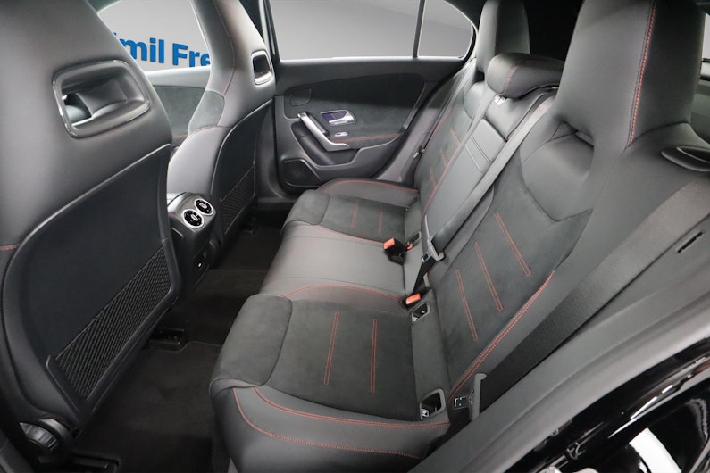 Vehicle image MERCEDES-BENZ A 180