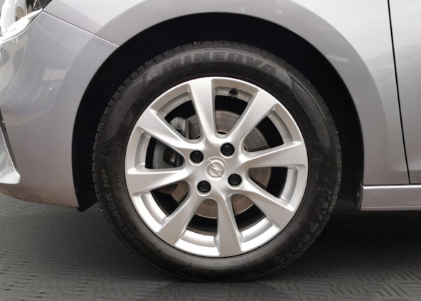 Vehicle image 9 Vehicle image 9