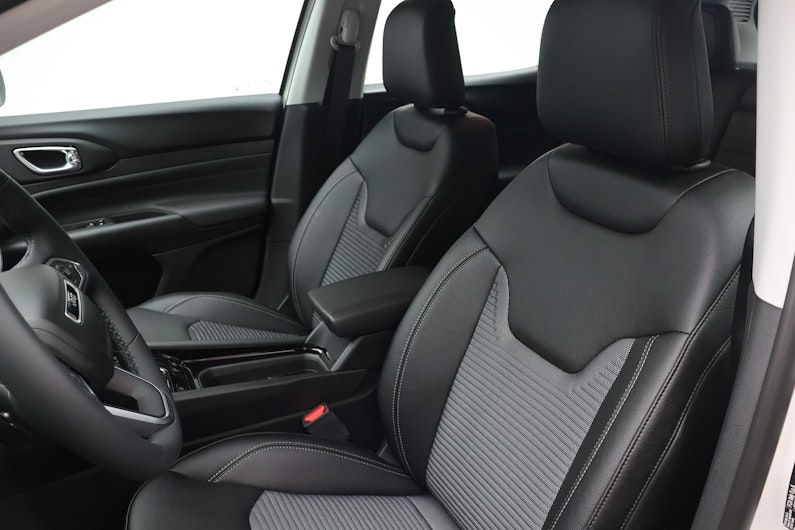 Vehicle image JEEP COMPASS