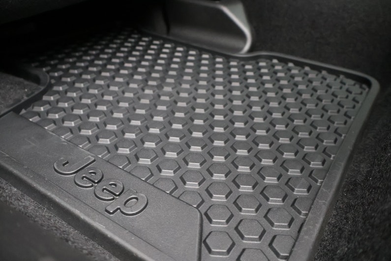 Vehicle image JEEP COMPASS