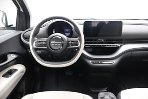 Vehicle image FIAT 500 La Prima