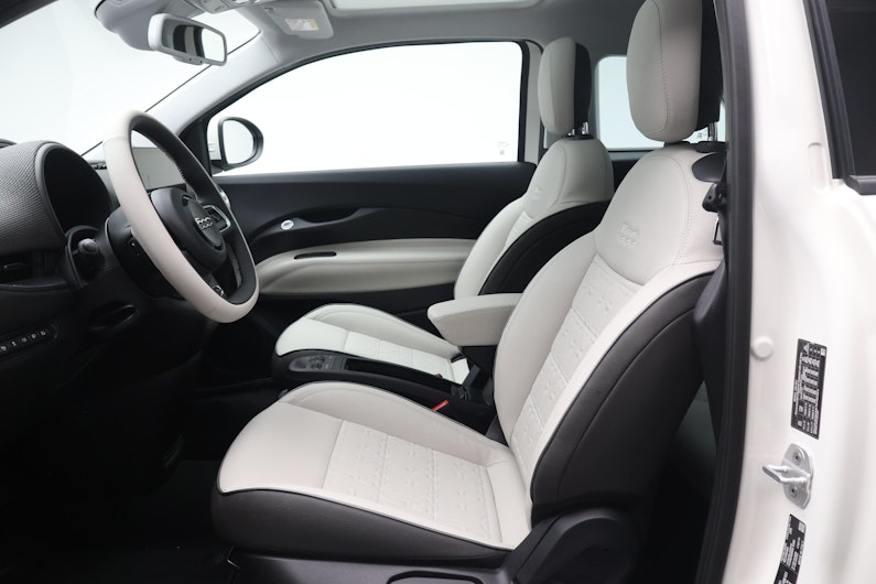 Vehicle image FIAT 500