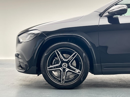 MERCEDES-BENZ GLA 200 AMG Line 2