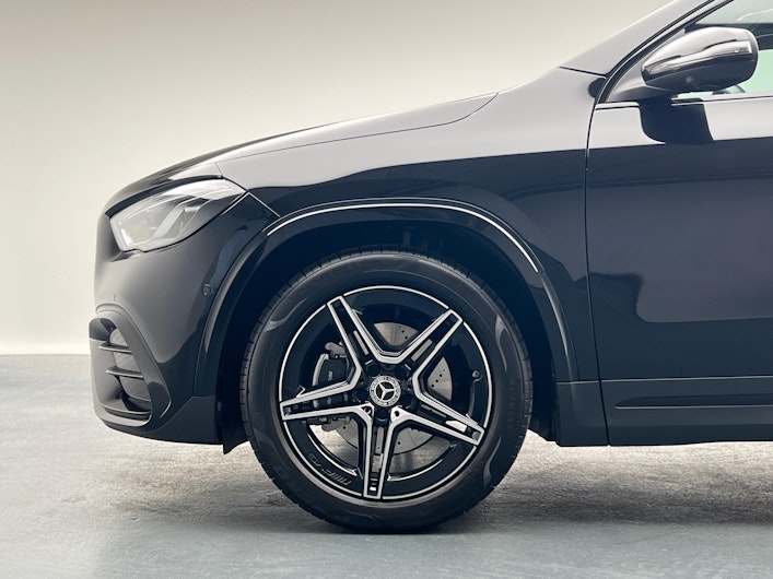 Vehicle image MERCEDES-BENZ GLA 200