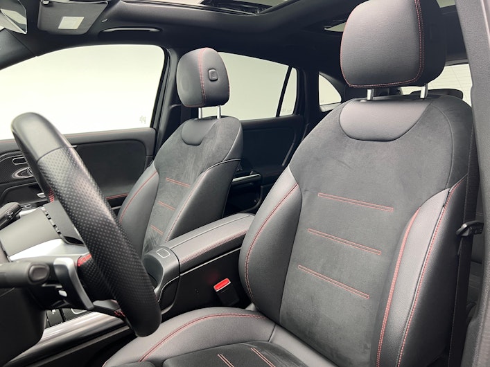 Vehicle image MERCEDES-BENZ GLA 200