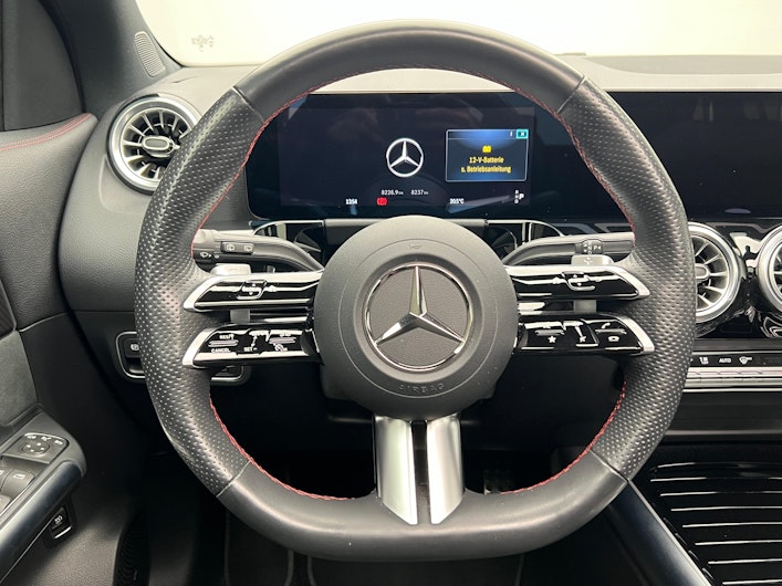 Vehicle image MERCEDES-BENZ GLA 200