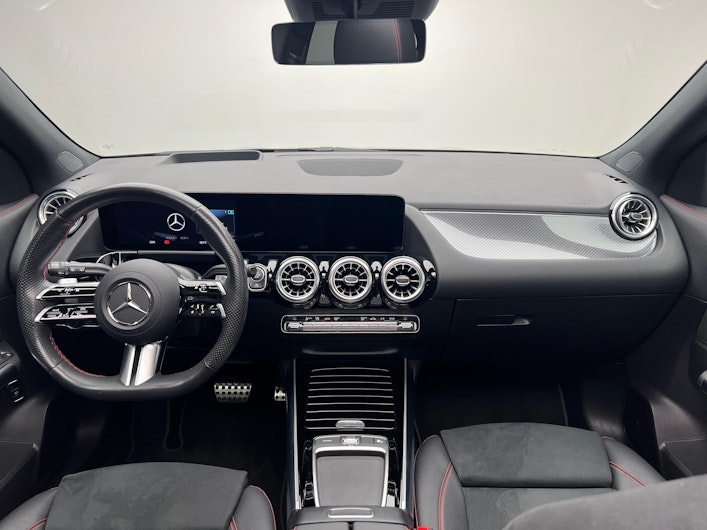 Vehicle image MERCEDES-BENZ GLA 200