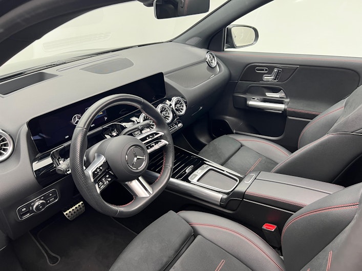 Vehicle image MERCEDES-BENZ GLA 200