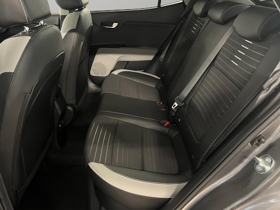 Vehicle image 10 Vehicle image 10