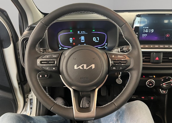 Vehicle image 6 Vehicle image 6