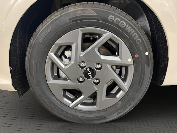 Vehicle image 14 Vehicle image 14