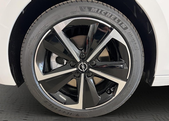 Vehicle image 14 Vehicle image 14