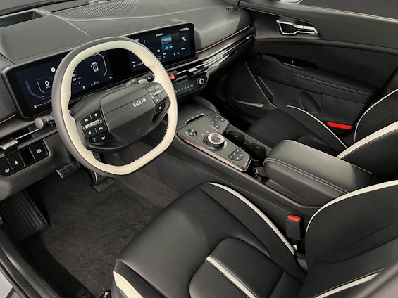 Vehicle image 5 Vehicle image 5