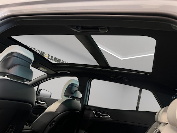 Vehicle image 12 Vehicle image 12