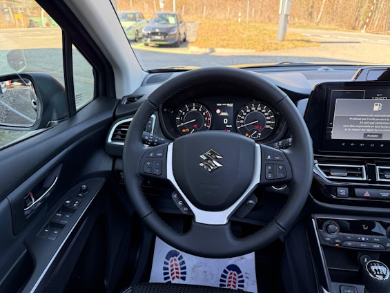 Vehicle image 10 Vehicle image 10