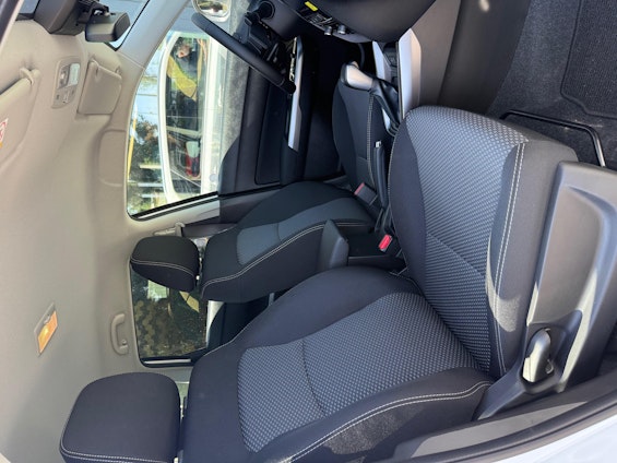 Vehicle image 9 Vehicle image 9