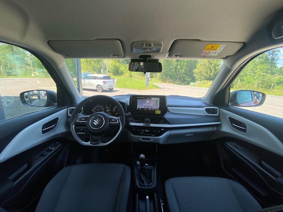 Vehicle image 7